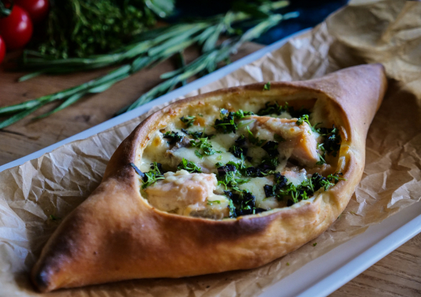 Хачапури по-аджарски с семгой, дикой петрушкой и базиликом.